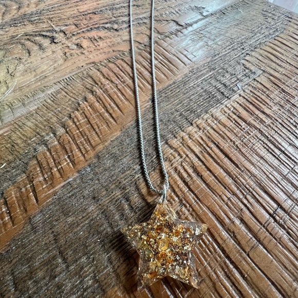 ArtTrifecta Handmade Gold Foil Star Resin Necklace - Picture 2 of 3